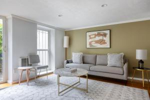 South End 2br w wd nr shops BOS-938