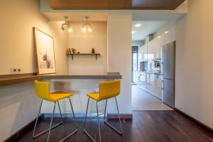 Modern yet Rustic Style City Centre Apt 2BR2BTH