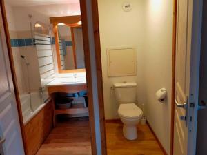 Appartements Chamrousse, pied d-une piste, terrasse vue sapins : photos des chambres