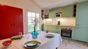 Villas Jolie maison avec parking et jardin au coeur de Loix : photos des chambres
