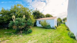 Villas Jolie maison avec parking et jardin au coeur de Loix : photos des chambres