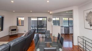 Hollow Beach House - Bunbury