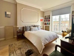 Spacious and beautiful flat in Mayfair, Berkeley St