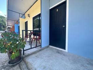 Lonely beach complex titanic hotel in beach shopping street markets ในศูนการค้าติดทะเล