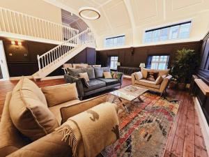 Unique town centre apartment with vaulted ceiling - Pass the Keys