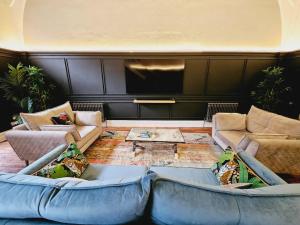 Unique town centre apartment with vaulted ceiling - Pass the Keys