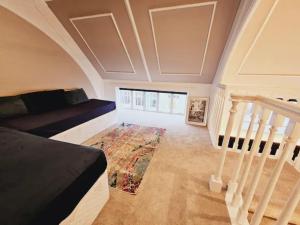 Unique town centre apartment with vaulted ceiling - Pass the Keys