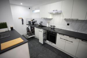 Luxury Suites Keyless Appartement Moderne et Spacieux 90 m2 Parking, Métro 14 Paris - Orly