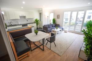 Luxury Suites Keyless Appartement Moderne et Spacieux 90 m2 Parking, Métro 14 Paris - Orly