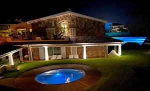 LIKE at HOME n 11 Poolside Paradise Patio img21