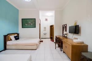 Palereman Hotel RedPartner near Jatim Park 1