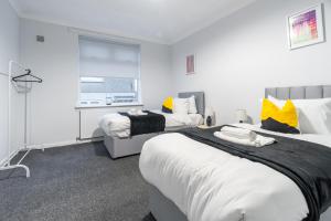 2 BDR Flat At Caledonia Luxe Stays Short Lets & Serviced Accommodation Shotts