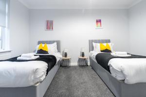 2 BDR Flat At Caledonia Luxe Stays Short Lets & Serviced Accommodation Shotts