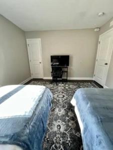 Gated 2BR Condo I 5 min Uptown