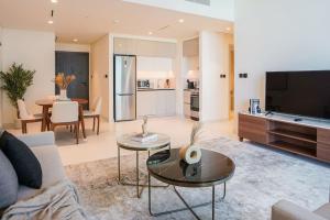 Beachfront Bliss - Apartment with Pool and Premium Amenities By ĀYA Boutique