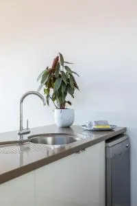 escape@villamanta long+short stays Geelong CBD - Doroq