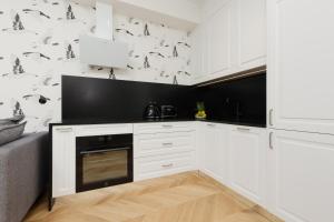 Exclusive Apartments with Furnished Balcony in Warsaw by Renters Prestige