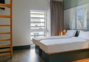 Hotels B&B HOTEL Marseille Euromed : photos des chambres