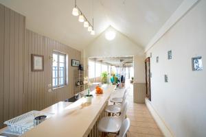 Ocean View Penthouse - Central Location - 100m to the Beach