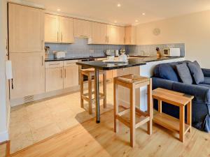 3 Bed in Chideock DC087