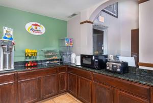 Super 8 by Wyndham Kingsport