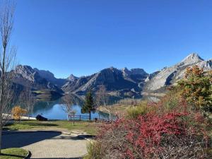 Mirador Solasierra montaña y pantano VUT-LE-5623