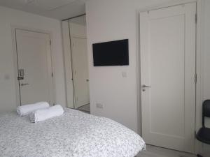 Barnoaks House - Private Room Ensuite Bathroom HomeStay