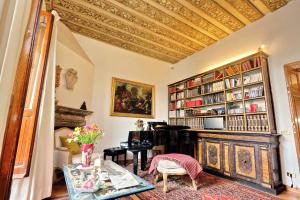 TreasureRome Daphne Terrace