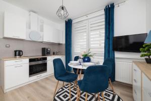 Cracow Royal Blue Apartment Avia Estate by Renters