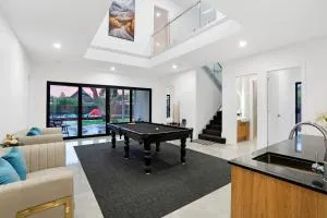 Amazing Backyard - MAX Entertain Beachside Retreat - Rye