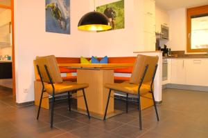 Verwall 1 Garten FeWo by Alpenfeder