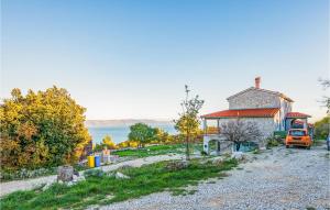 Gorgeous Apartment In Gondolici With Wi-fi