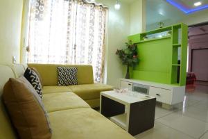 Infinity Penthouse with Pool, Sauna, Gym