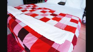 Infinity Penthouse with Pool, Sauna, Gym