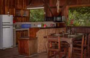 Casa Heliconia - spacious, big garden, close to the beach