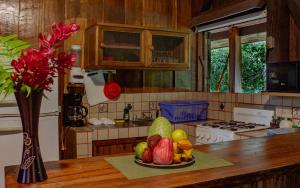 Casa Heliconia - spacious, big garden, close to the beach