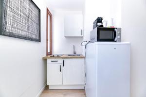 Studio parking gratuit, wifi - fibre, confort éclairé