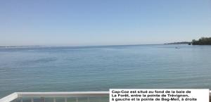 "Les pieds dans leau" Studio face à la plage! Vue magnifique sur la belle plage de Cap-Coz!