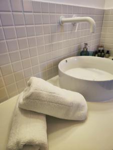 CariSan1 - 6 min to beach, modern, bright