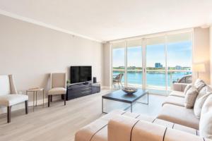 Golden Bay 808