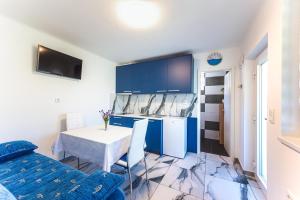 Holiday Homes I&G by the river next to Olimje