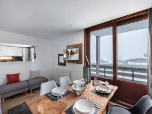 Appartement rénové ski aux pieds avec balcon à Val Thorens - FR-1-640-34