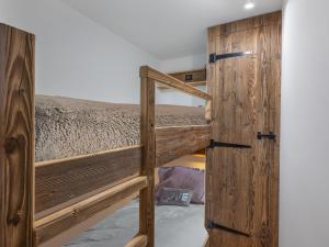 Appartement rénové ski aux pieds avec balcon à Val Thorens - FR-1-640-34
