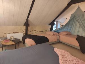 Maisons de vacances La Ville Es Riez Gite au pressoir : photos des chambres