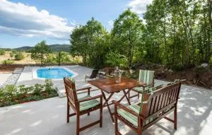 Holiday home Begy with private heated pool - Radunić