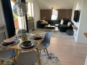 Lichtdurchflutete Dachgeschoss-Wohnung mit großem Balkon - 费尔德基尔兴-韦斯特拉姆