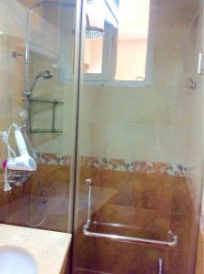 Studio Apartment filled with nature light near the Hanoi Opera House Căn hộ đầy đủ tiện nghi có thang máy gần Nhà Hát Lớn