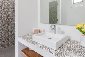 Casa Monarcas - María Teresa (with AC)