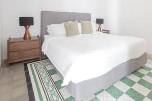 Casa Monarcas - María Teresa (with AC)