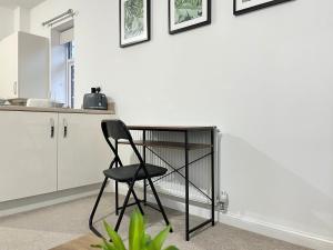 Stylish 1 Bedroom Apartment with Sofa Bed - Opposite Racecourse, Near City Centre and Hospital